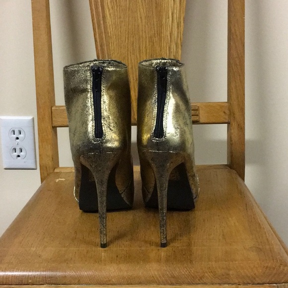 New Size 8.5 Distressed Brushed Gold Booties Shoes - Picture 4 of 6